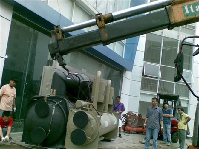 宾阳县随车吊和汽车吊的核心区别是什么？哪种更省钱？