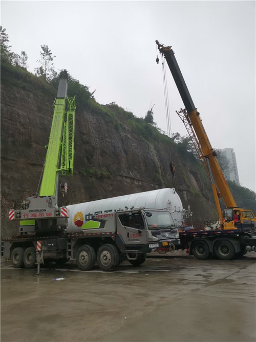 宾阳县“不怕风雨冻”—— 吊车的 “恶劣环境适应” 技术