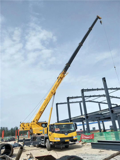 宾阳县超高层建筑钢结构吊装案例